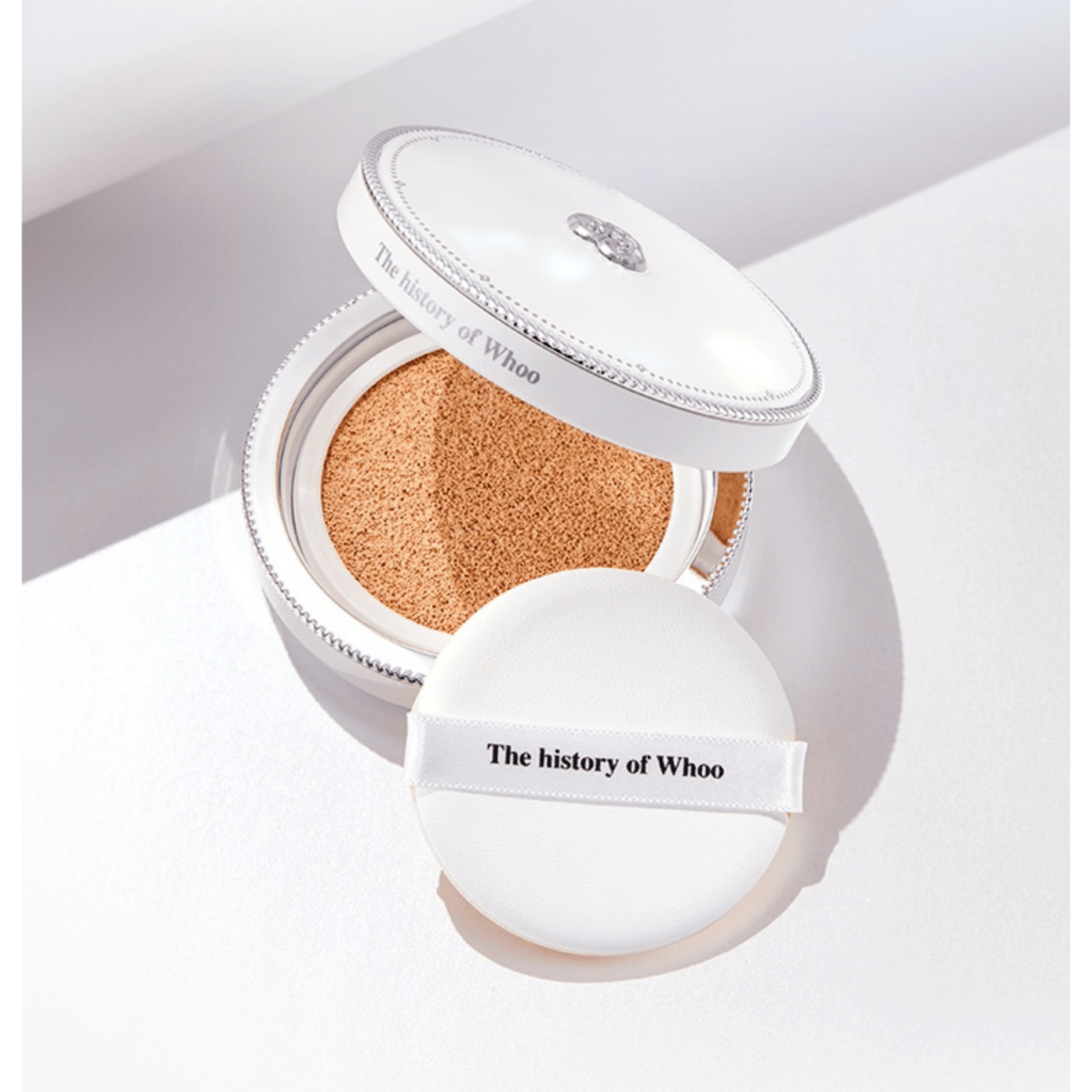 The history of whoo gongjinyang seol radiant white moisture cushion foundation special set - Lili Beauty